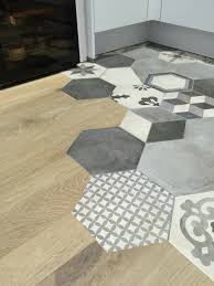 Epingle Par Gloria Vukovic Sur Interior Design Inspiration Idee Carrelage Deco Carrelage Carrelage En Bois