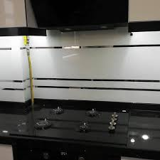 Mutfak arasına uygulanan tezgah arası cam panel cam yüzeyine uv baskı ile uygulanan resimli camlar ile sizde mutfağınızın. Ayna Serit Tezgah Arasi Cam Elifdekor Cam Mutfak