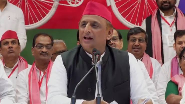 अखिलेश यादव का बीजेपी सरकार पर हमला, बोले- 'हाईवे इसलिए बना रहे ताकि इनकी जेब भर जाए' - India TV Hindi