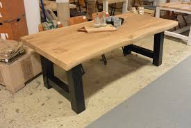 echt massief eikenhout rouge boomstam tafel met zwarte poten zeer uniek en originele tafel geleverd met meubelpasp houten tafel tafel woonkamer boomstam tafel