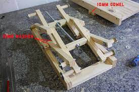 The table was not built to lift heavy loads, but the structure seems to me to be able to withstand a load of 200kg or 300kg maximum. How To Make Your Own Diy Scissor Lift With Plans Woodwork Scissor Lift Woodworking Wood Turning Projects
