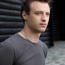 Stream Lee More Ft. Emy