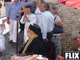 Ο λάκης λαζόπουλος (λάρισα, 6 μαΐου 1956) είναι έλληνας κωμικός ηθοποιός, σεναριογράφος, παρουσιαστής και συγγραφέας. Ntemhs Royssos Lakhs Lazopoylos Nikol Gkarsia Sth Mhlo Deite Prwtoi Tis Fwtografies Flix