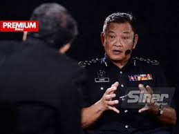 .dari negara thailand ,semasa kecilnya ia susah belajar dia hanya bermain ps hingga saat itu ayahnya marah dan top tidak kacang ia mencoba intuk berbisnis kacang ia membeli mesinnya tetapi ia gagal karenabpemahaman dalam berbisnisnya belum memadai ,dan. Eksklusif Kartel Dalam Pdrm Cuba Jatuhkan Saya