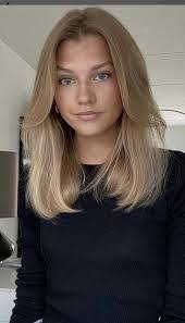 Kim Thiede's Instagram, Twitter & Facebook