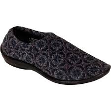 Find pattern shoes at vans. Printed Daily Wear Bata Women Floral Print Soft Slip On Belly Shoes Rs 299 Pair Id 21334075897