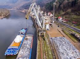 Děčín is a city in the ústí nad labem region in the north of the czech republic. Pristav Decin Sachsische Binnenhafen Oberelbe Gmbh