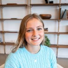 Samantha Yono's Instagram, Twitter & Facebook