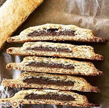 بسكوت اللوز محشي بشوكولاته البندق بالصور من jamileh recipe snacks food biscuits