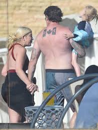 The mom and former beverly hills, 90210 star frequently posts on. Wegen Familienbild Hat Sich Tori Spelling Etwa Getrennt Promiflash De