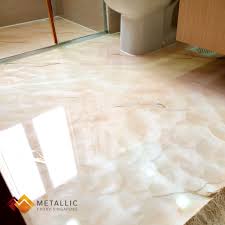 A Classy Orange Gold Mixed Marble Design With Gold Veins Creating A Warm And Cosy Ambience For This Ensuite Metallic Epoxy Marble Design Epoxy Floor Flooring