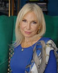 Robin Avery's Instagram, Twitter & Facebook