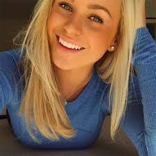 Because College Season Might Just Become Your Favorite Season Beautiful Blonde Girl Long Hair Styles Beautiful Blonde