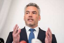 Am freitag war bekannt geworden, dass zwei angehörige der spezialeinheit cobra, die als personenschützer für die kanzlerfamilie eingesetzt waren . Pyrnlogccb4ygm