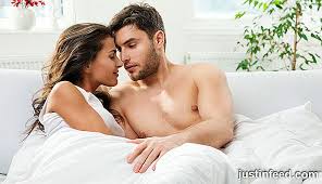 Heute kommt erneut ein mann hier zu wort und erzählt uns, was männer im bett wirklich wollen. Was Frauen Im Bett Wollen Um Sich Sexy Und Geliebt Zu Fuhlen De Justinfeed Com