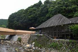 Japan Architect Kengo Kuma Urges Building Less to Reduce Climate Impact -  Bloomberg