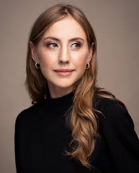 I help people chase their dreams and build careers- one portrait at a  time.📸 Break a leg @stephokeeffe_