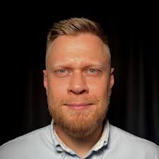 🎤 Walked into Mic Drop Club ready to be vulnerable with women who get that  speaking is about connection, not perfection. You know what I love most  about these gatherings? Nobody comes