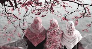 Perempuan dari samping berhijab : Wanita Muslimah Bercadar Dari Samping