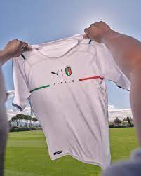 Accueil > equipes nationales > italie > maillot italie domicile version joueur 2020 2021. Actu Foot On Twitter L Italie Devoile Son Nouveau Maillot Exterieur Pour L Euro 2021