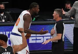 Julius randle and tom thibodeau ap; Referee Defends Travel Call On Julius Randle In Knicks