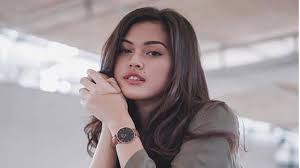 Kisah mengenai aryana, gadis kampung yang tekad untuk mengubah nasib diri dengan berkahwin dengan lelaki kaya. Intip Pesona Cantiknya Rebecca Tamara Pemeran Kristal Dalam Sinetron Cinta Buta Sctv Tribun Sumsel