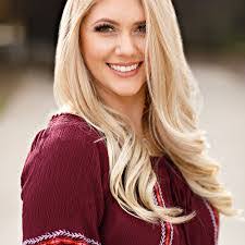 Laurel Lind's Instagram, Twitter & Facebook