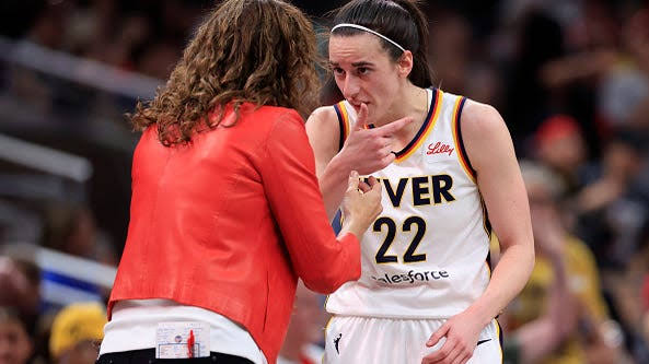 Caitlin Clark backs Stephanie White after Indiana Fever fans boo coach