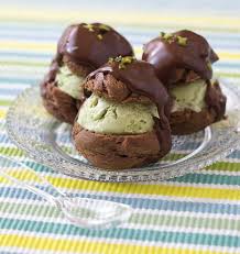 Profiteroles Au Chocolat Et A La Pistache Recette Profiteroles Desserts Francais Alimentation