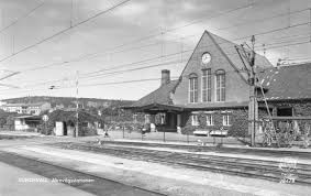 Förseningar i tågtrafiken på grund av nedsatt hastighet på sträckan. Sundsvall Centralstation Jarnvagsmuseet Digitaltmuseum