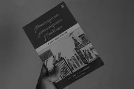 Contoh buku laporan harian pengawal keselamatan. Resensi Buku Perempuan Perempuan Perkasa Kesetaraan Dalam Kisah Ratu Kidul Hingga Nyi Ageng Serang