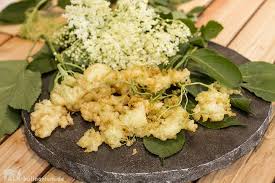 Hollerkuchle Werden Je Nach Region Auch Holunderkuchle Hollerkuchel Holunderpfannkuchen Oder Hollerschoberl Genannt Weinteig Ausgebackenes Lebensmittel Essen