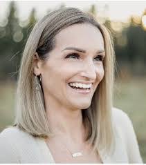 Sandra Kitchener's Instagram, Twitter & Facebook