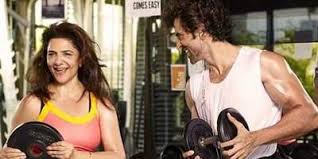 Hrithik roshan had a quiet birthday with his family. Watch Hrithik Roshan S Mom Pinky Roshan Gives Unattainable Fitness Goals At The Age Of 64 Don T Miss The Ending Desimartini