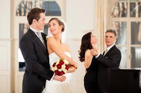 Die 50 Schonsten Hochzeitslieder Fur Viele Emotionale Momente An Eurem Grossen Tag Lieder Hochzeit Kirchenlieder Hochzeit Hochzeitslieder