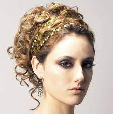 Soon after we will have to go and divide the hair in two parts, which we will stop with pinzoni, to be able to work and so our ancient roman hairstyle is ready and we just have to complete it all, with a nice makeup and a beautiful dress, to be all in theme. 13 Best Roman Hairstyles Ideas Roman Hairstyles Roman Hair Hair Styles