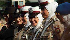 Seragam polwan berjilbab tadinya hanya ada di aceh. Inilah Detail Seragam Polwan Berjilbab Di Indonesia Boombastis