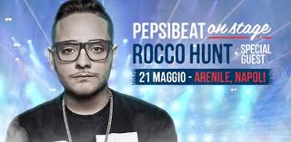 Rocco hunt, nicola siciliano — ngopp'a luna 02:14. Kostenloses Rocco Hunt Konzert Im Arenile In Neapel