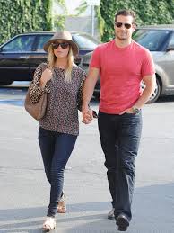 This is me looking quietly confident shortly before my beautiful and brilliant love natalie, destroys me at chess the actor shared in the caption. Henry Cavill Kaley Cuoco Relationship Inside Their Crazy 10 Day Fling Hollywood Life