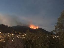 La oficina nacional de emergencias identificó cuatro focos simultáneos que afectan principalmente a la comuna. Otro Incendio De Pastizal Ahora En El Cerro Del Chiquihuite Video Mvs Noticias