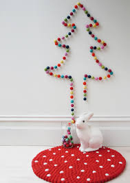 Bagi kamu yang anti mainstream, kalian bisa menghadirkan bentuk pohon natal yang. 10 Kreasi Unik Dan Kreatif Membuat Pohon Natal Sendiri Mobgenic