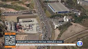 Engavetamento fecha rodovia Fernão Dias