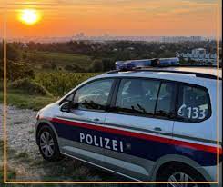 Ich verständige die feuerwehr, die polizei. Hfru7gqdey6dkm