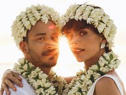 Meu parceiro de vida e de aventuras! Na Praia E Com Presenca Do Filho Junior Lima Mostra Fotos De Seu Segundo Casamento Com Monica Benini Popline