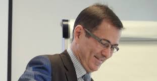 Didier Simon de Bessac cherche une voie de passage pour l'ouverture  dominicale des grands magasins