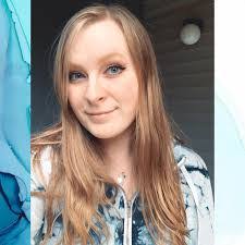 Kirsten Rowland's Instagram, Twitter & Facebook