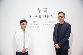 「台北雙年展」藉由國際性的展覽平台積極地從深度、廣度兩方面回應當代藝術之趨勢與潮流，創造雙向溝通的對話機制。 taipei biennial has introduced new artistic ideas from around the world that act as a driver of dialogue between taiwan and other cultures, becoming a primary symbol of taiwan's contemporary art development and international artistic. åŒ—ç¾Žé¤¨ èŠ±åœ' çŽ‹ç…œæ¾å€‹å±• äº®é»ž ç©¿æ¢­ç´…ç£šè²æ®¼æ°´æ³¥æ˜ŸæŽ¢å°‹è¿·å®®æ™‚ç©ºèŠ±åœ' å¤§äººç‰© 94918
