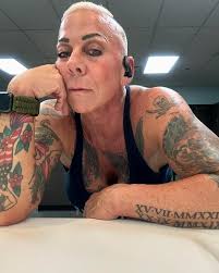 Tina Simon's Instagram, Twitter & Facebook