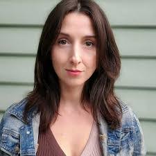 Erin Fell's Instagram, Twitter & Facebook