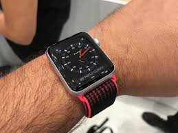 Dotato di un vetro resistente agli urti e di marca. How To Add The Apple Watch Series 3 To Your Wireless Plan Cnet